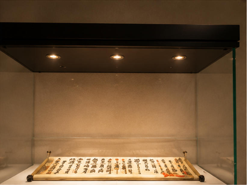 Wall-Mounted Horizontal Manuscript Display Case | Museum Showcase 9 Integrated lighting effect and manuscript display arrangement